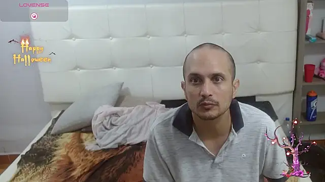 Snapshot of Candy_and_Jh0n chatting on 10/11/25, 04:44 Candy and Jh0n online show from 10/11/25, 04:44