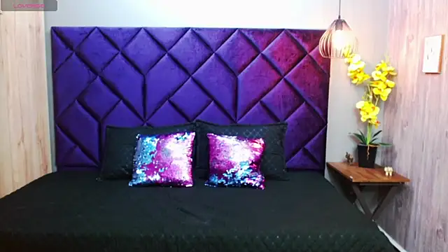 Snapshot of Jenna_London chatting on 12/11/24, 02:30 Jenna London online show from 12/11/24, 02:30