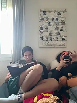 daniniescobarr online show from 04/05/26, 04:48