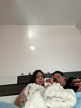 daniniescobarr online show from 04/08/26, 04:51