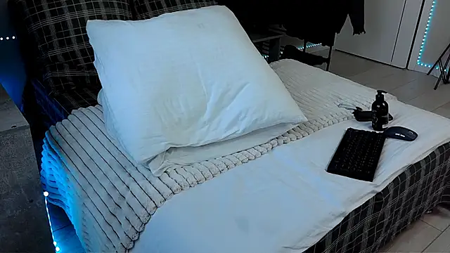 Snapshot of Tanya_M chatting on 02/01/25, 12:37 Tanya M online show from 02/01/25, 12:37