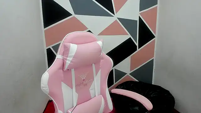 Snapshot of Carol_Pinter chatting on 11/11/25, 11:05 Carol Pinter online show from 11/11/25, 11:05