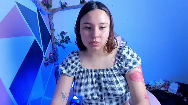 Snapshot of Carol_Pinter chatting on 12/15/25, 03:38 Carol Pinter online show from 12/15/25, 03:38