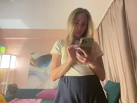 Snapshot of -Cherry-lady- chatting on 02/10/25, 10:09 -Cherry-lady- online show from 02/10/25, 10:09