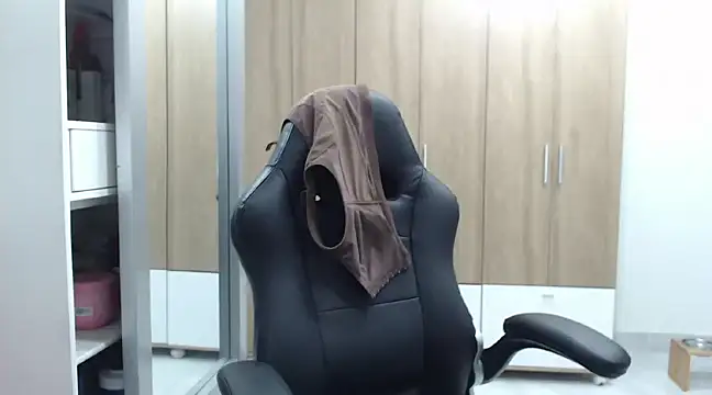 RoxanaLove9 online show from 02/05/25, 01:15