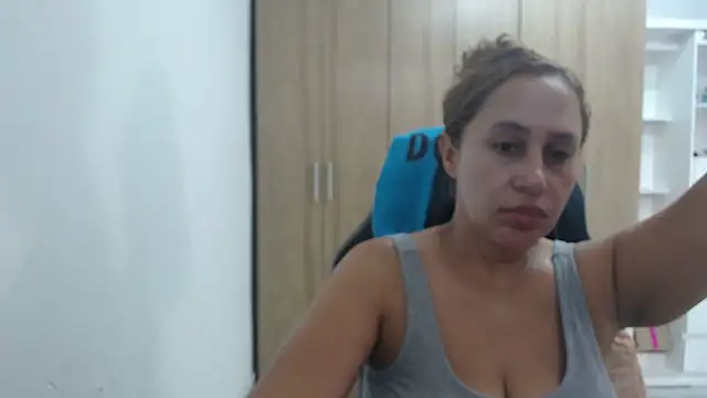 RoxanaLove9 online show from 10/10/25, 09:47