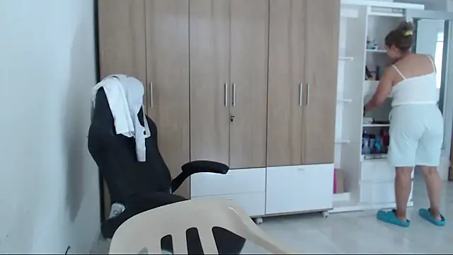 RoxanaLove9 online show from 11/22/25, 05:56