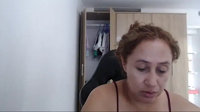 RoxanaLove9 online show from 04/17/26, 06:22