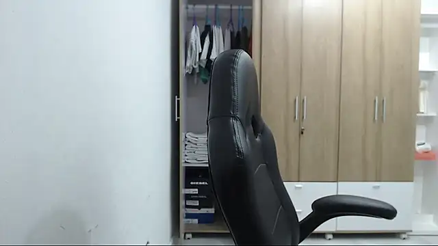 RoxanaLove9 online show from 04/21/26, 02:51