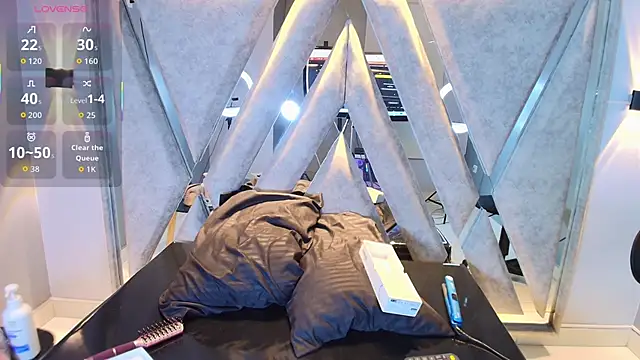 Annie9  online show from 10/09/25, 05:05