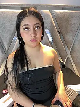 Annie9  online show from 11/23/25, 05:18