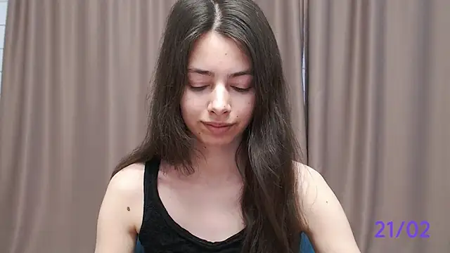 Snapshot of sweet_sweet_angel chatting on 02/21/25, 08:07 sweet sweet angel online show from 02/21/25, 08:07