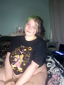 Snapshot of kira_132 chatting on 10/04/25, 10:52 kira 132 online show from 10/04/25, 10:52