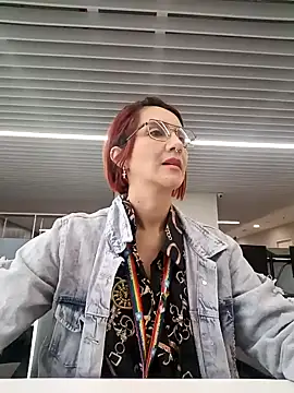 your red rose  online show from 01/16/25, 12:31