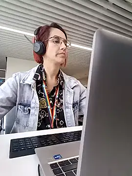 your red rose  online show from 01/16/25, 04:28