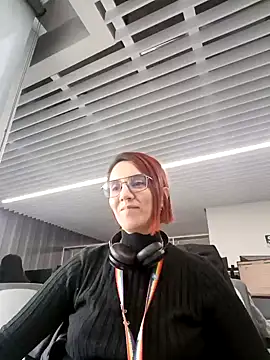 your red rose  online show from 01/28/25, 04:19