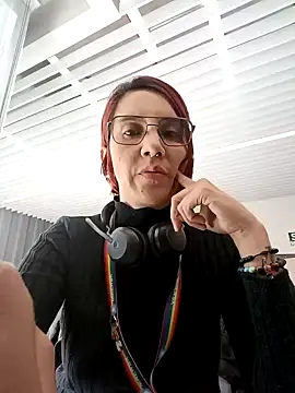 your red rose  online show from 01/28/25, 07:21