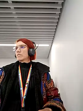 your red rose  online show from 02/11/25, 03:29