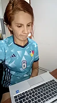 your red rose  online show from 02/27/25, 07:15