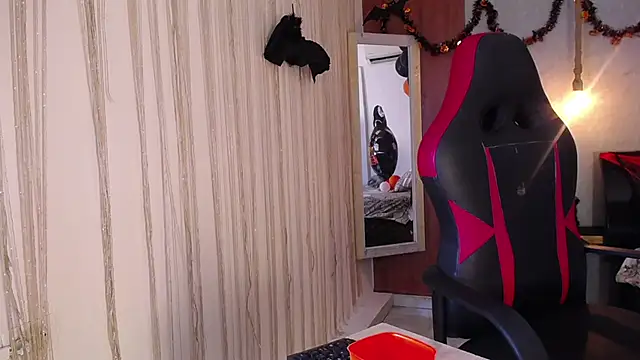 hera divine online show from 10/31/25, 10:33