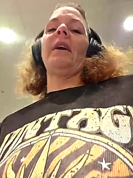 thatonespicychick online show from 10/24/25, 02:02