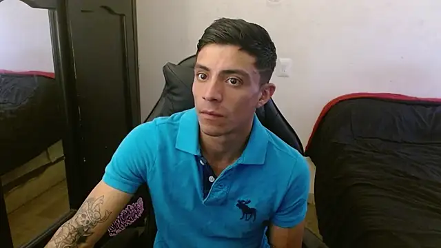 Snapshot of kv___xxx_ chatting on 09/23/25, 01:47 kv   xxx  online show from 09/23/25, 01:47