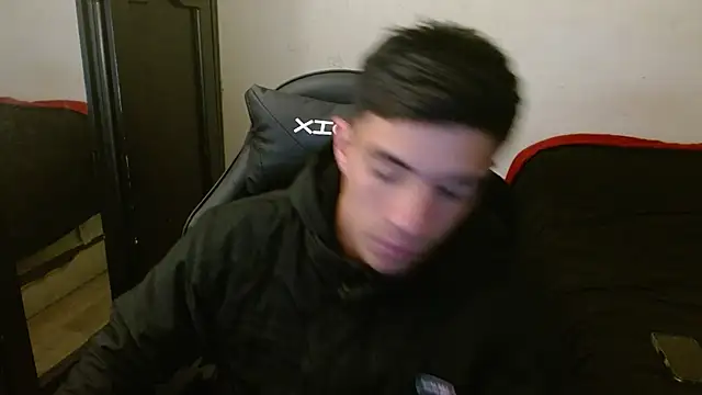 Snapshot of kv___xxx_ chatting on 09/24/25, 03:43 kv   xxx  online show from 09/24/25, 03:43