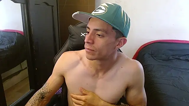 Snapshot of kv___xxx_ chatting on 09/25/25, 04:11 kv   xxx  online show from 09/25/25, 04:11