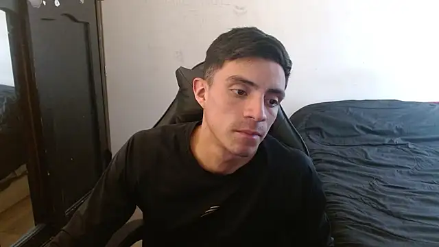 Snapshot of kv___xxx_ chatting on 09/26/25, 07:40 kv   xxx  online show from 09/26/25, 07:40