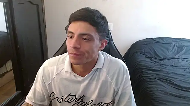 Snapshot of kv___xxx_ chatting on 09/27/25, 07:19 kv   xxx  online show from 09/27/25, 07:19