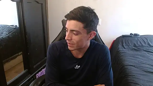 Snapshot of kv___xxx_ chatting on 09/30/25, 08:03 kv   xxx  online show from 09/30/25, 08:03