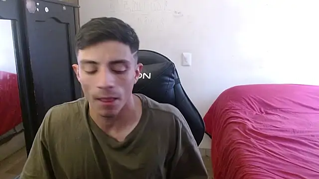 Snapshot of kv___xxx_ chatting on 10/04/25, 05:00 kv   xxx  online show from 10/04/25, 05:00