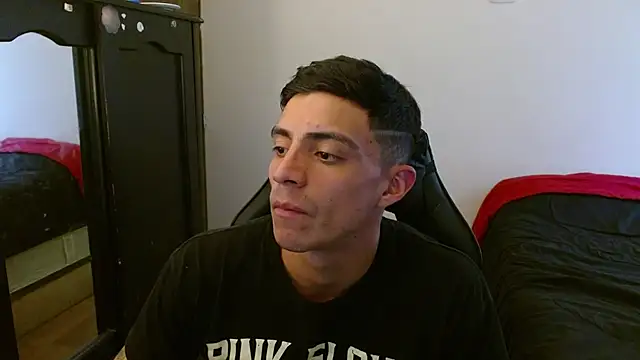 Snapshot of kv___xxx_ chatting on 10/08/25, 07:44 kv   xxx  online show from 10/08/25, 07:44