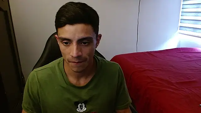 Snapshot of kv___xxx_ chatting on 10/15/25, 08:09 kv   xxx  online show from 10/15/25, 08:09