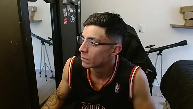 kv   xxx  online show from 04/11/26, 07:51