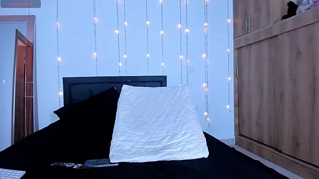 medussa13  online show from 02/03/25, 12:03