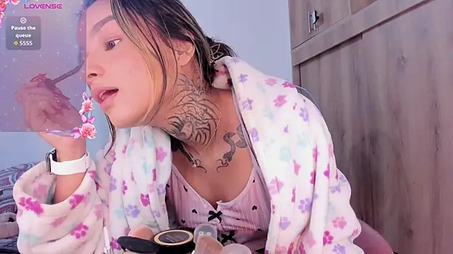 medussa13  online show from 11/14/25, 01:10