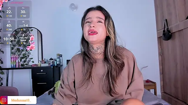 medussa13  online show from 04/17/26, 12:30