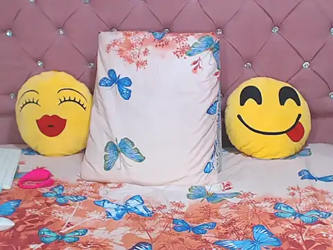 Snapshot of sharonbrown28 chatting on 10/29/25, 09:49 sharonbrown28 online show from 10/29/25, 09:49