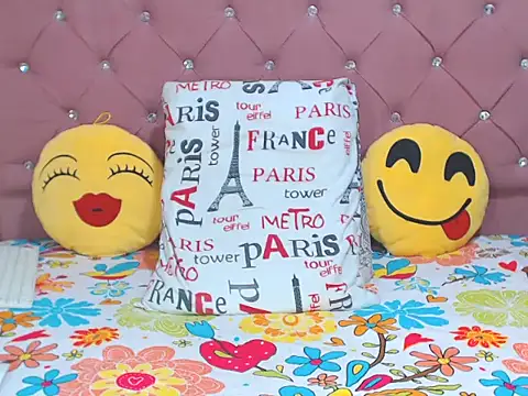 Snapshot of sharonbrown28 chatting on 11/14/25, 10:18 sharonbrown28 online show from 11/14/25, 10:18