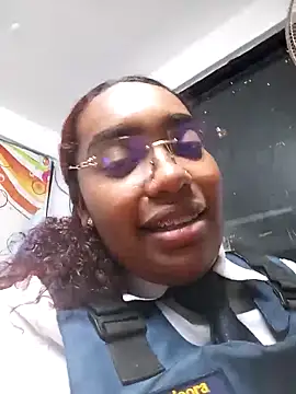 Cinnamon-Skin online show from 12/05/24, 04:09