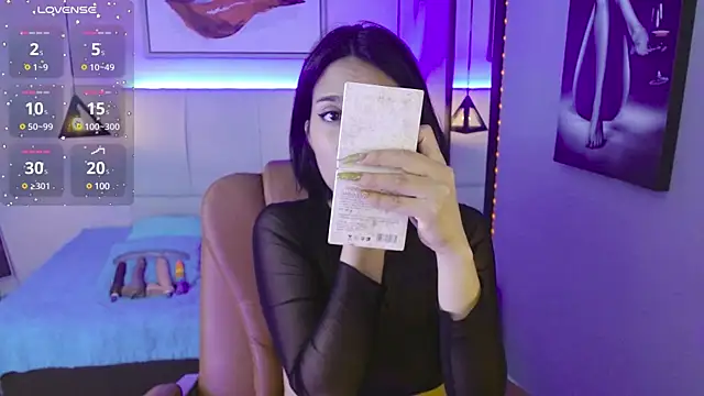 Snapshot of AlessiaVal_ chatting on 01/25/25, 12:37 AlessiaVal online show from 01/25/25, 12:37