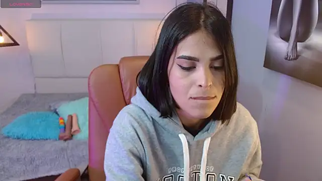 Snapshot of AlessiaVal_ chatting on 03/07/25, 12:12 AlessiaVal online show from 03/07/25, 12:12