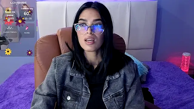 Snapshot of AlessiaVal_ chatting on 09/13/25, 03:45 AlessiaVal online show from 09/13/25, 03:45