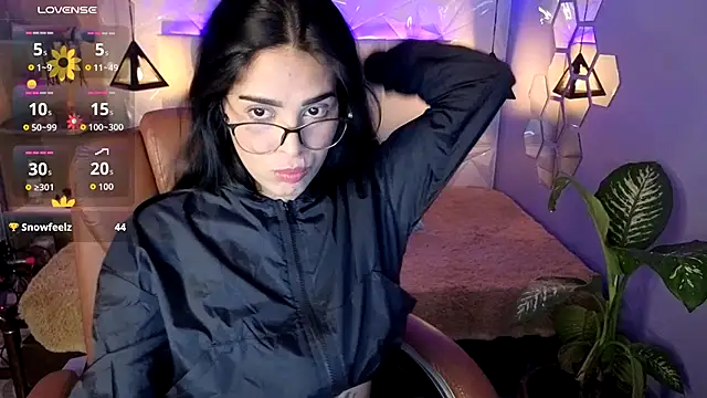 Snapshot of AlessiaVal_ chatting on 11/14/25, 03:22 AlessiaVal online show from 11/14/25, 03:22