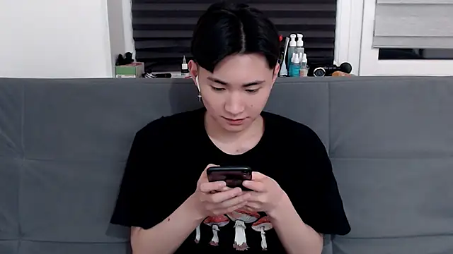 Miram Yu online show from 02/08/25, 12:49