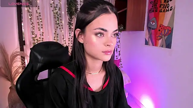 HannaRhodes online show from 12/05/25, 04:14