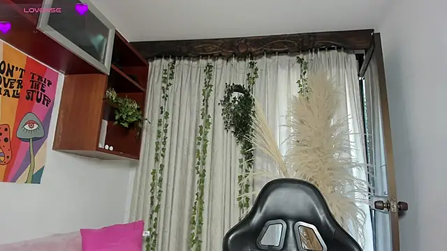 HannaRhodes online show from 04/23/26, 01:24