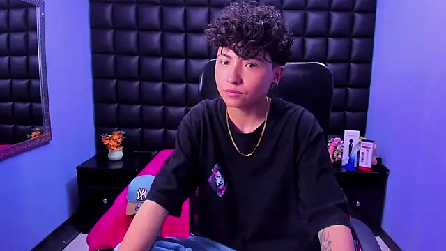 Im Mathias online show from 10/25/25, 04:20