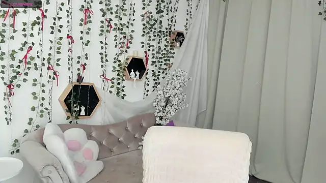 DreamyLuna online show from 07/25/26, 08:17